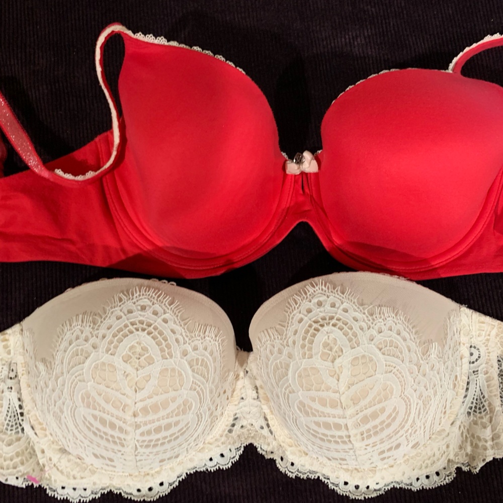A bundle of two Victoria’s Secret bras 32 DDD